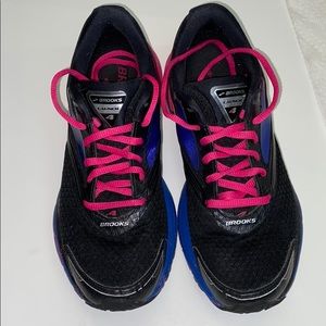 Women’s running shoes